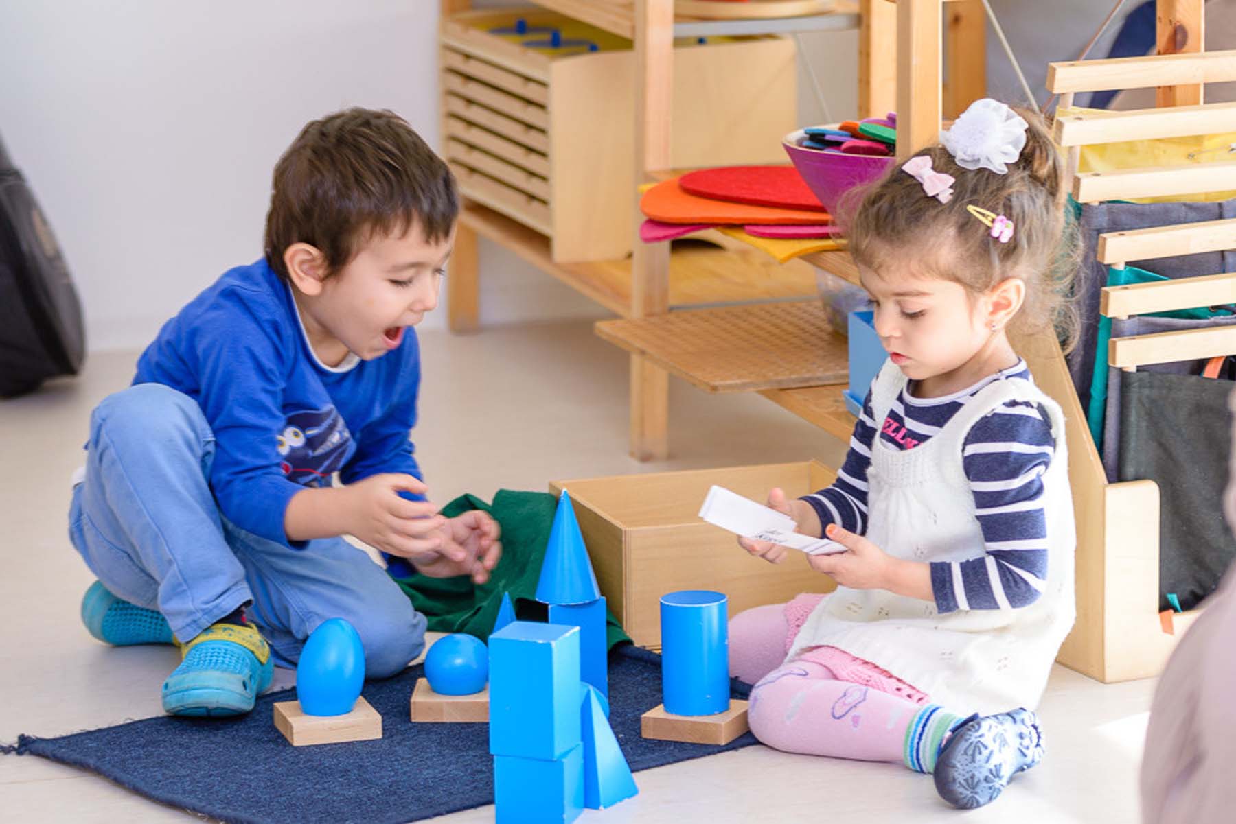 Kinder beim gemeinsamen Spielen